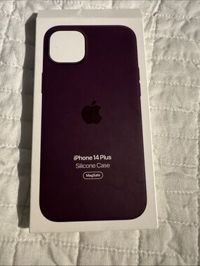Apple Silicone Case for iPhone 14 Plus - Deep Plum